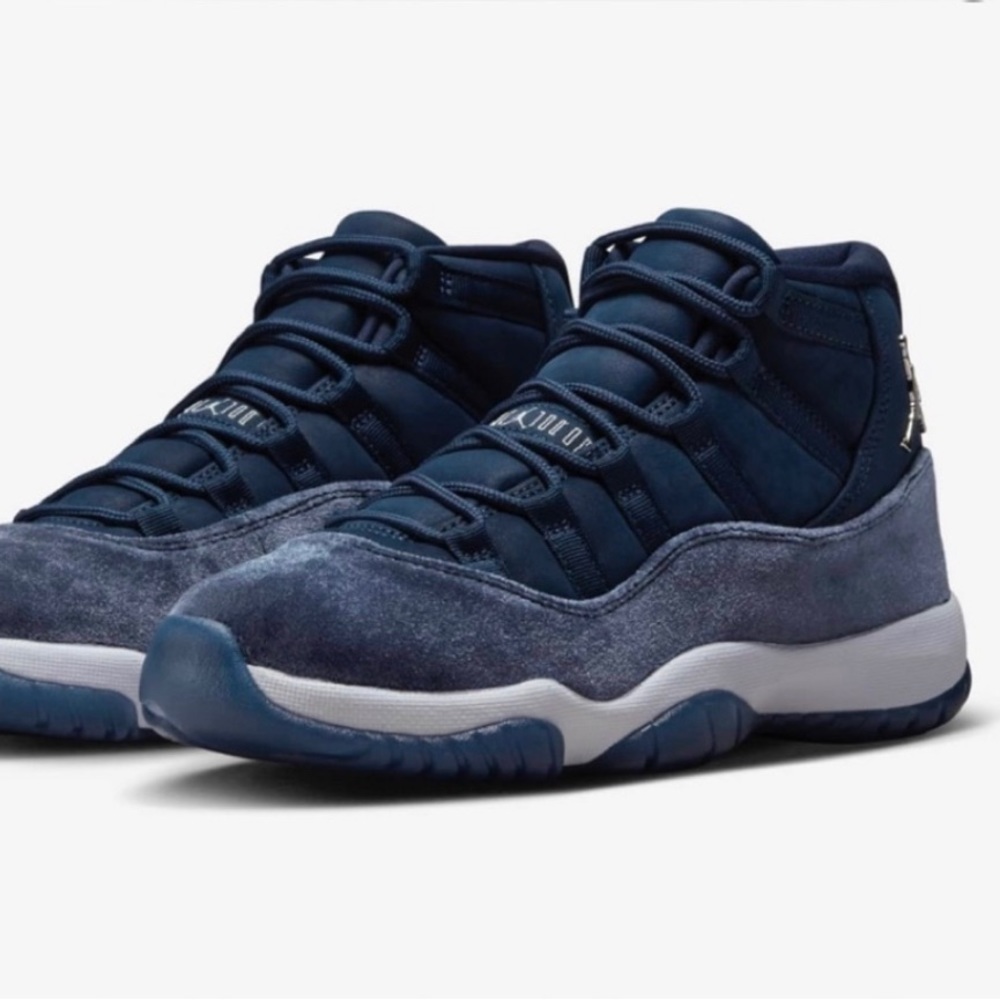 Midnight Navy Jordan 11s